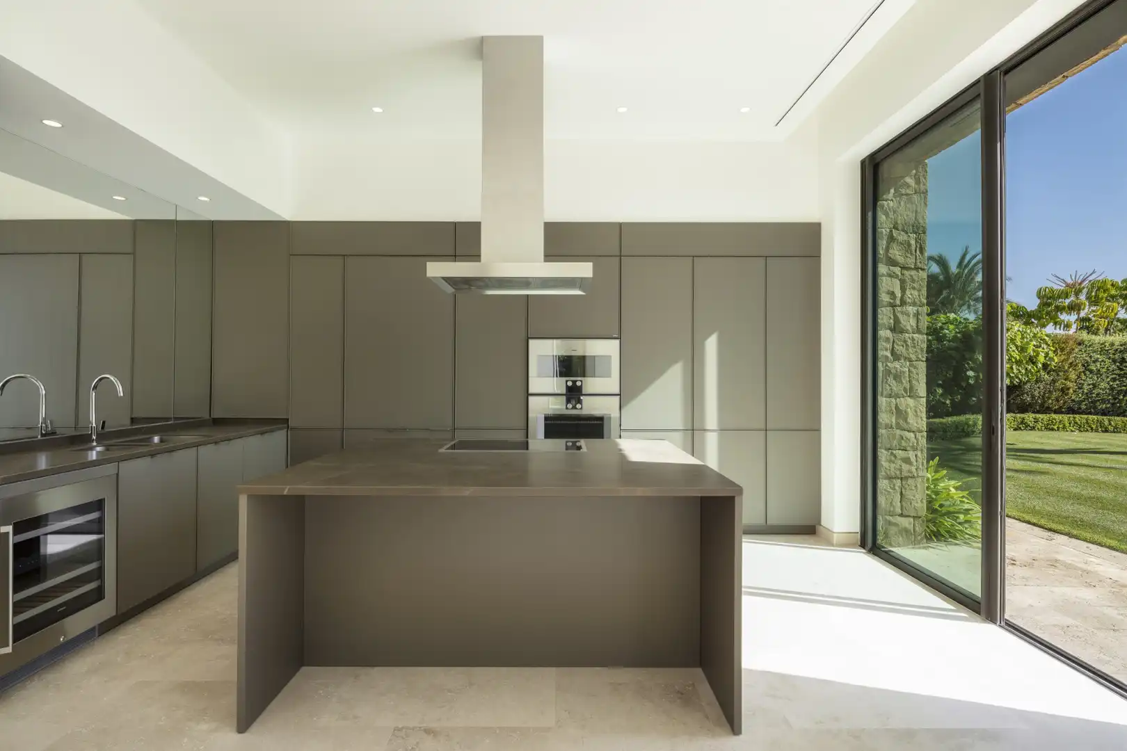 House with pool for sale in Estepona Pueblo, imagen 2
