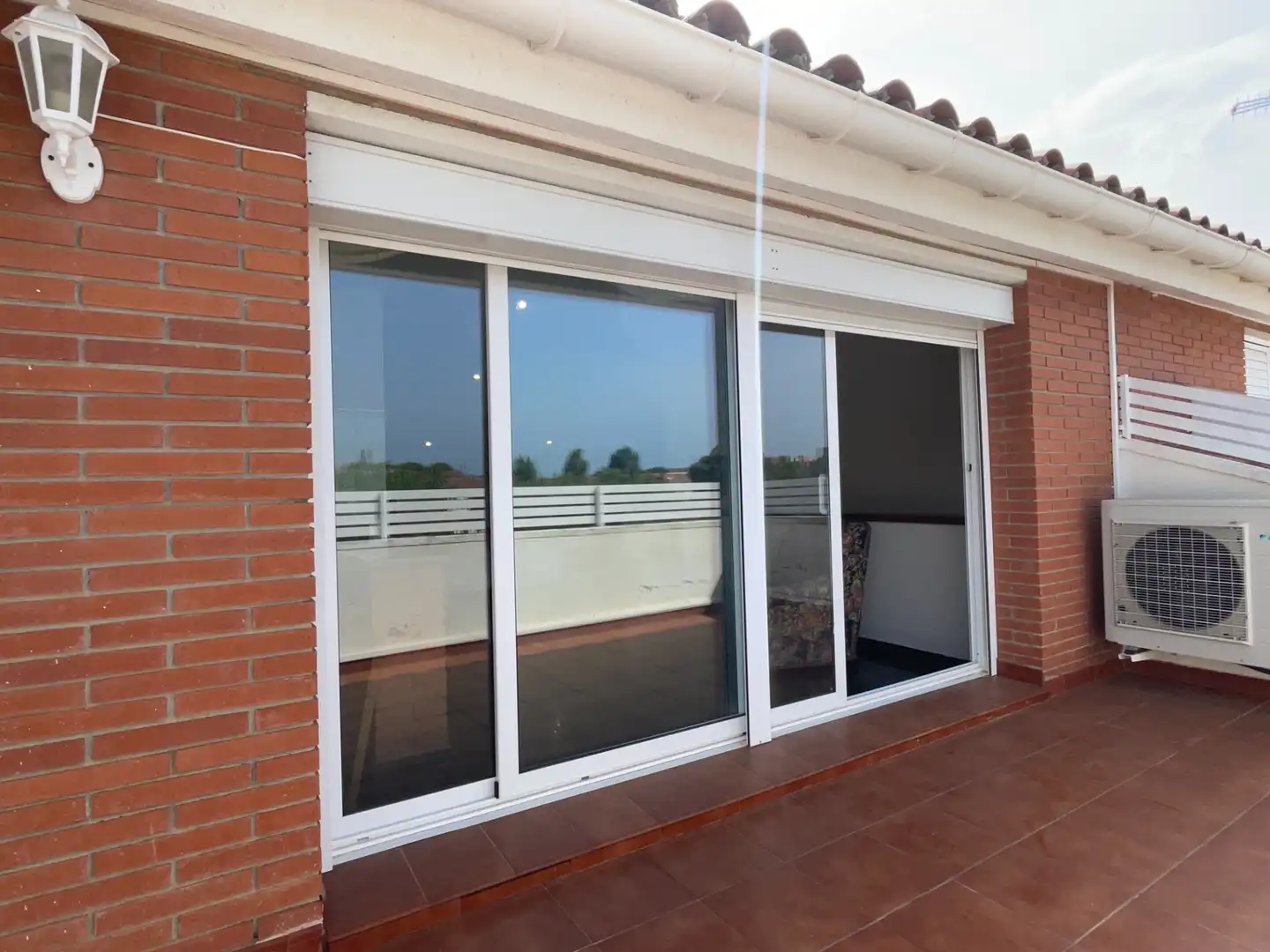Terrasse von Einfamilien-Reihenhaus zum Verkauf in Sant Vicenç de Montalt mit Klimaanlage, Heizung und Privatgarten