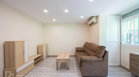 Foto 2 de Planta baja de alquiler en Caucho, Arcos, Madrid Capital