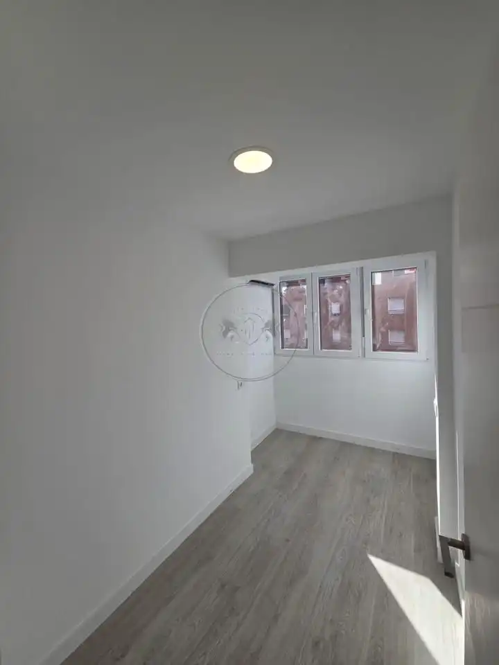 Bedroom of Flat for sale in Madrid  with Air Conditioner and Alarm