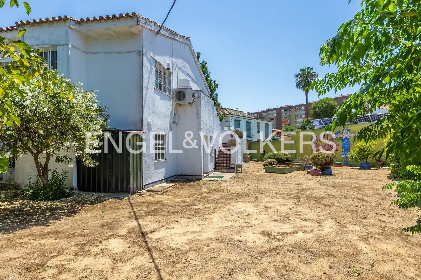 Vista exterior de Casa o chalet en venta en Sevilla con Calefacción y Jardín privado