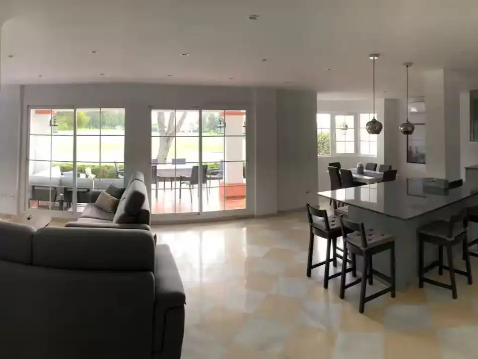 Sala d'estar de Casa o xalet de lloguer en San Pedro de Alcántara