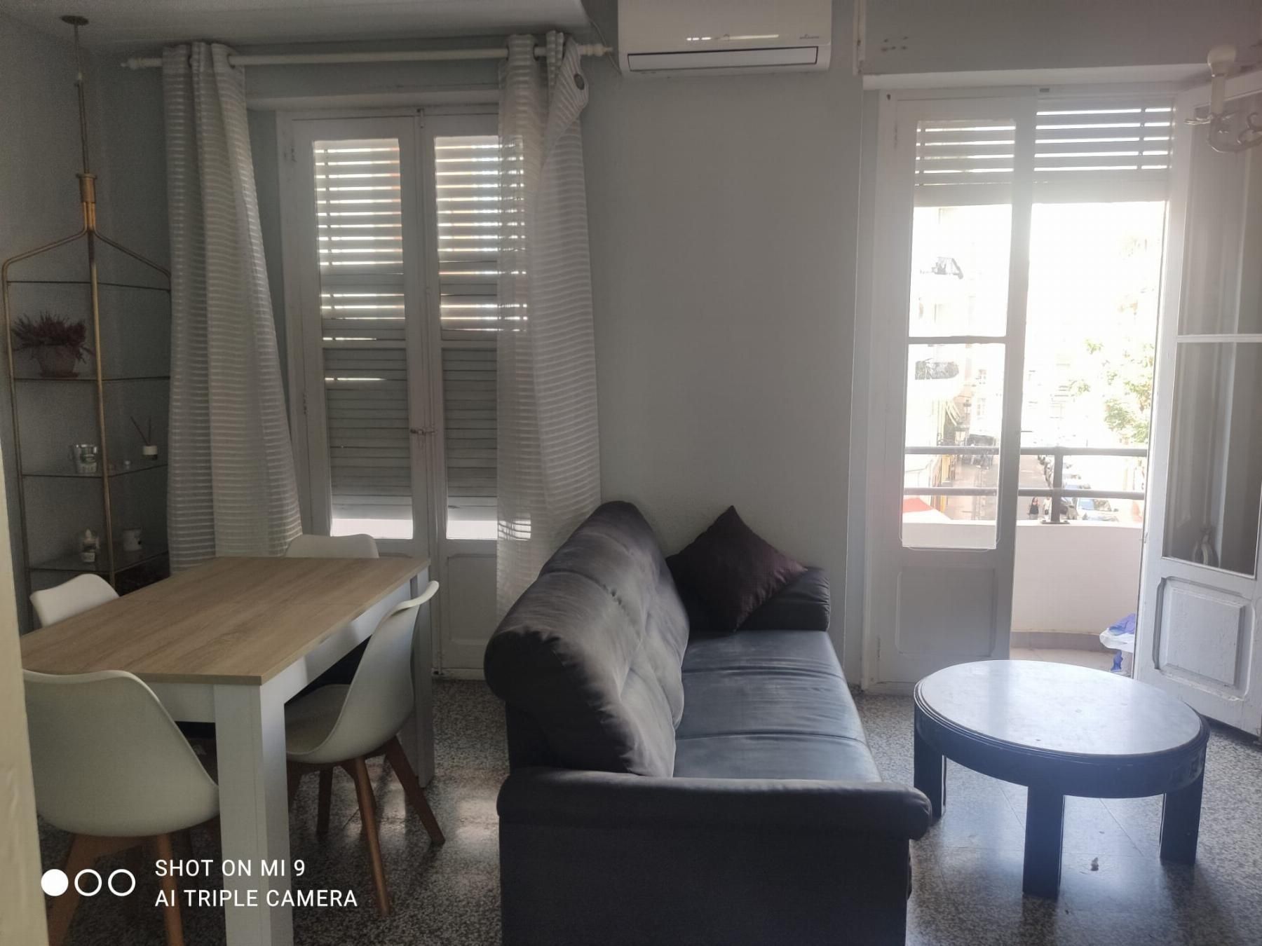 Living room of Flat for sale in  Valencia Capital  with Air Conditioner and Balcony