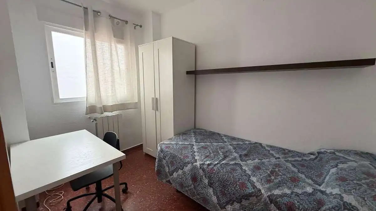 Dormitori de Pis de lloguer en Granada amb Aire condicionat, Calefacció i Moblat