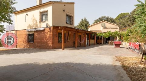 Xalet independent amb més de 12.000 m2 de terreny als Hostalets de Pierola