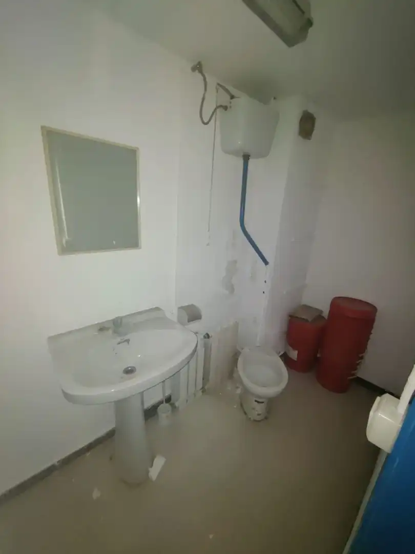 Bany de Local en venda en Abrera