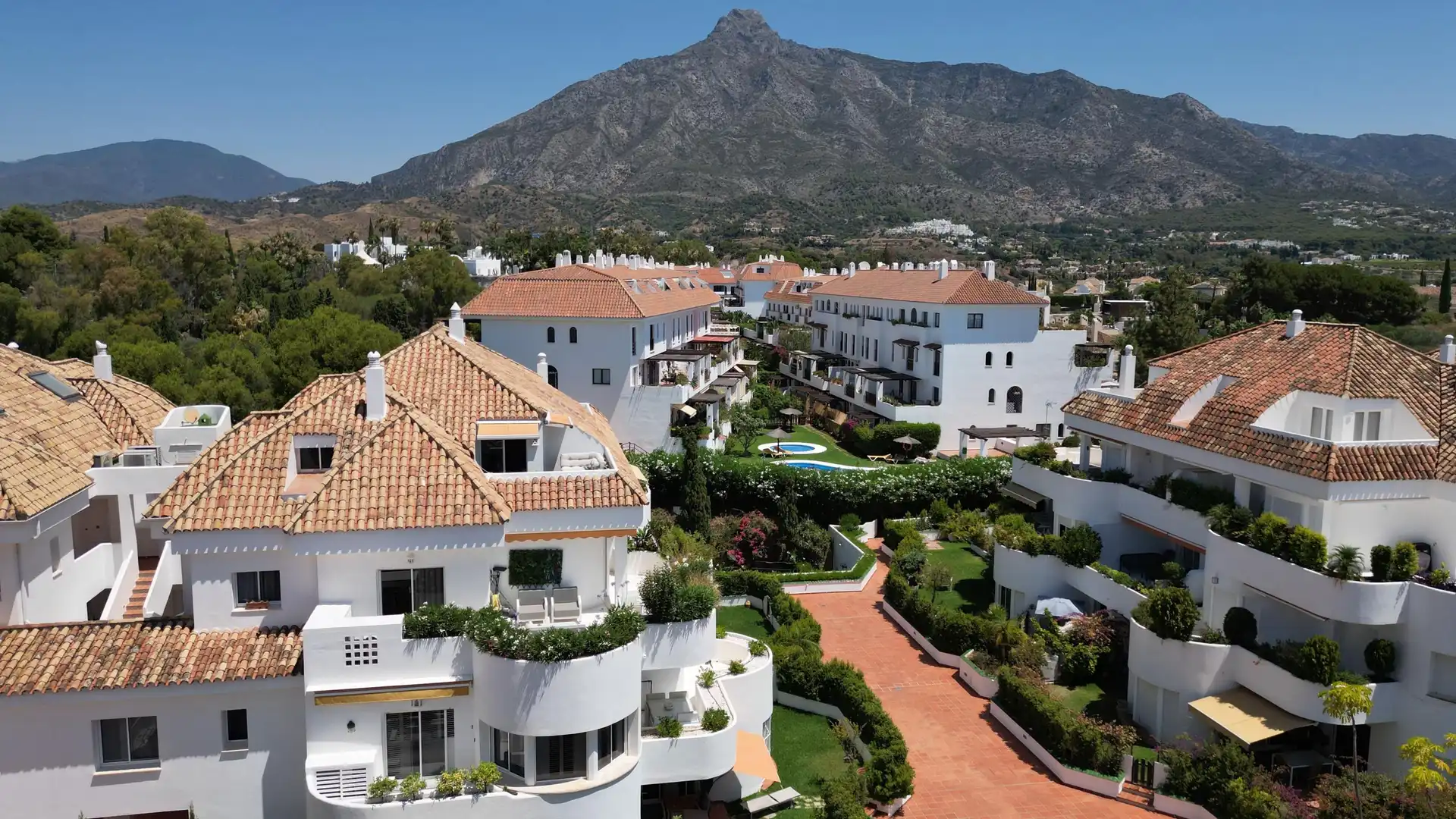 Exterior view of Attic for sale in Marbella  with Private garden, Terrace and Alarm