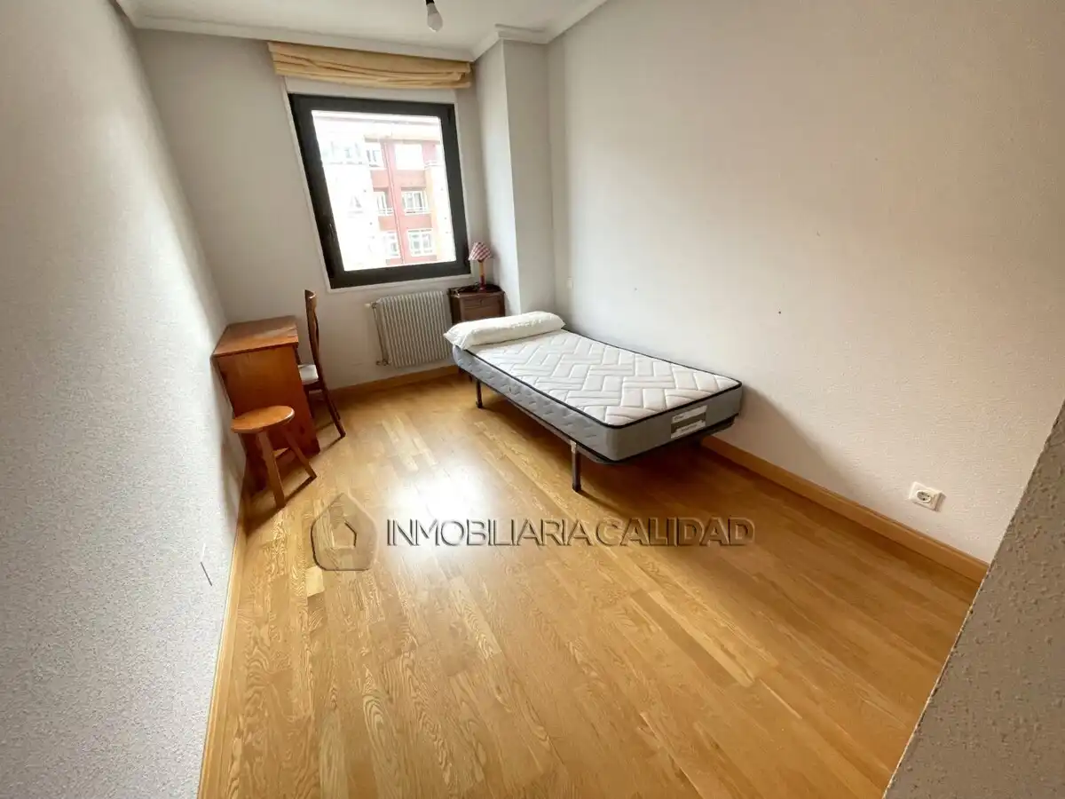 Bedroom of Flat for rent in Burgos  with Heating and Furnished