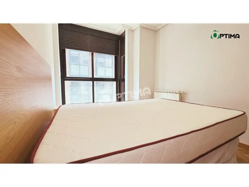 Bedroom of Flat for rent in Madrid