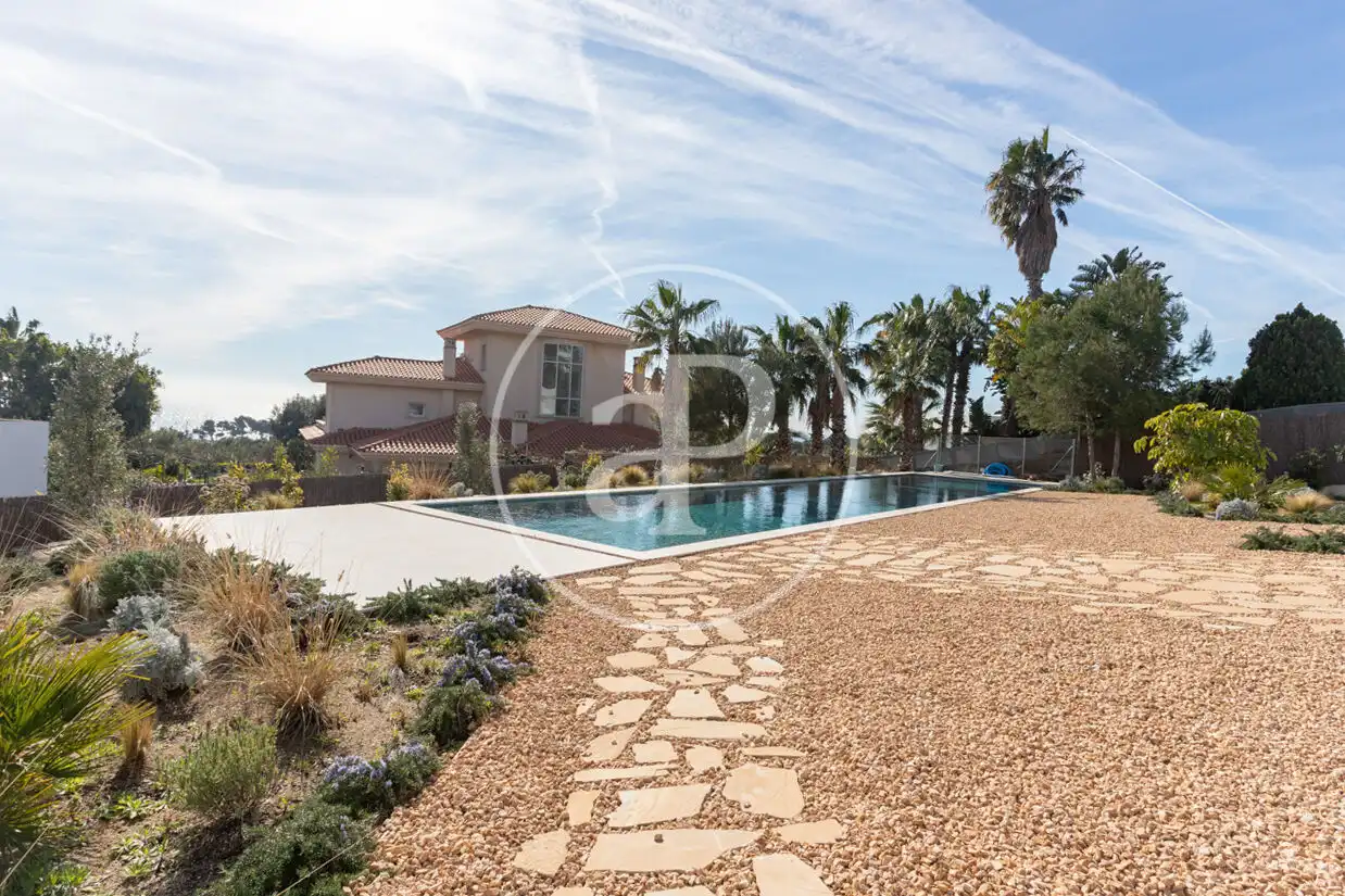 Swimming pool of Houses for rent in Sitges  with Air Conditioner, Heating and Private garden