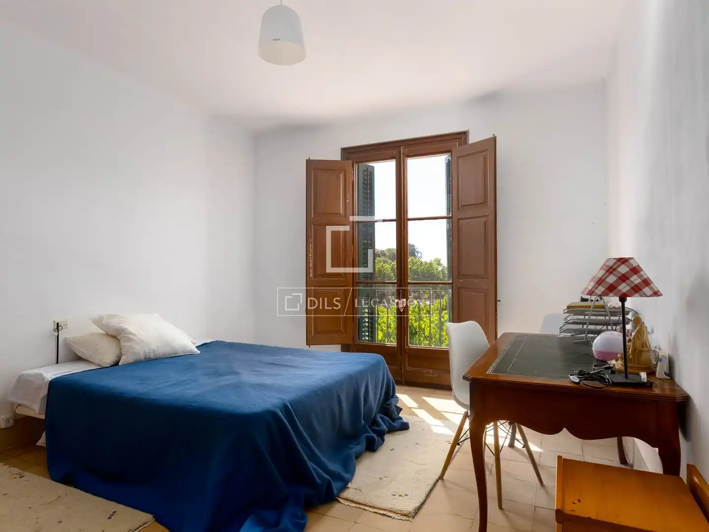 Dormitori de Finca rústica en venda en Alella amb Jardí privat, Terrassa i Traster