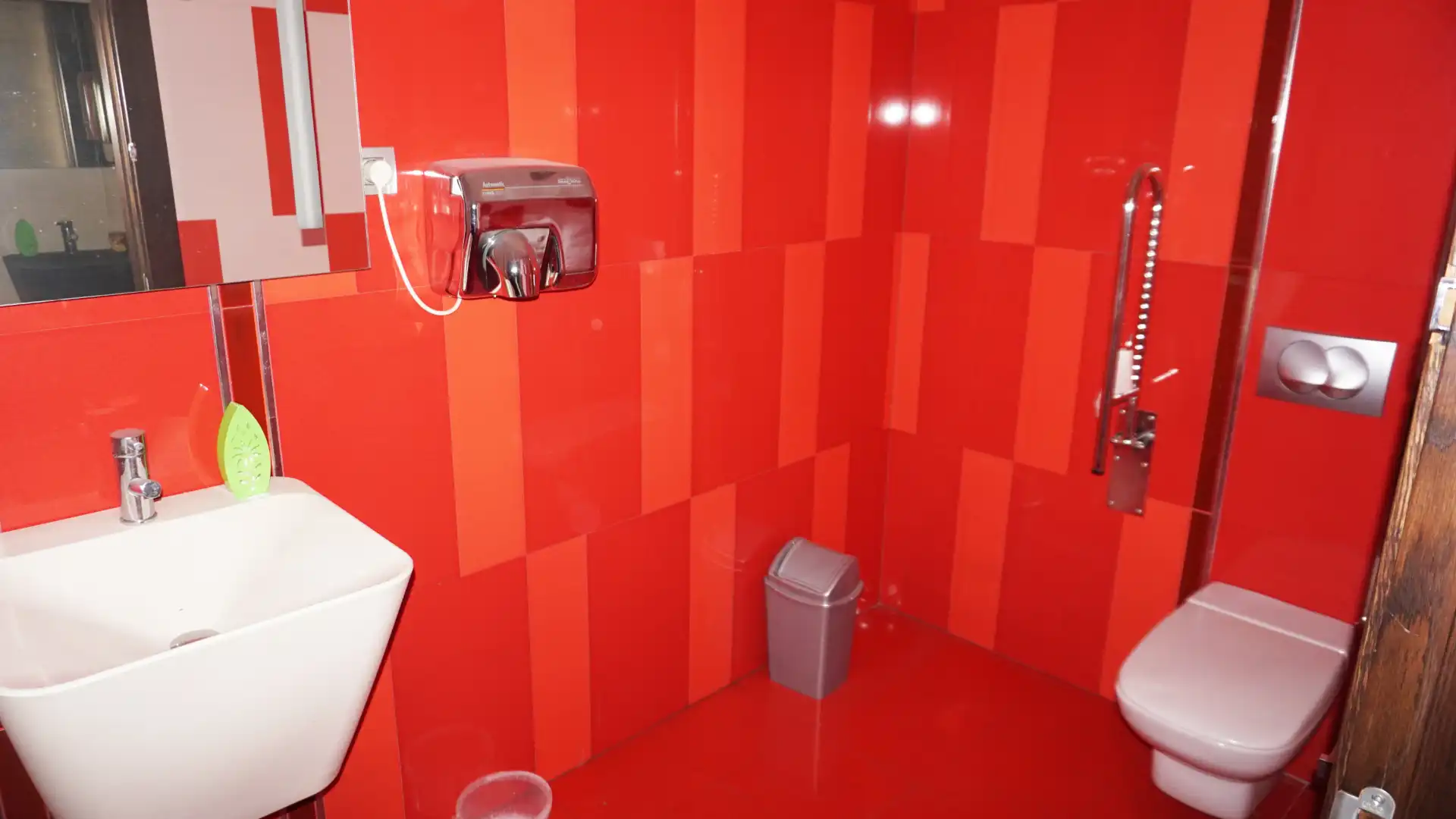 Baño de Local en venta en Granada con Aire acondicionado