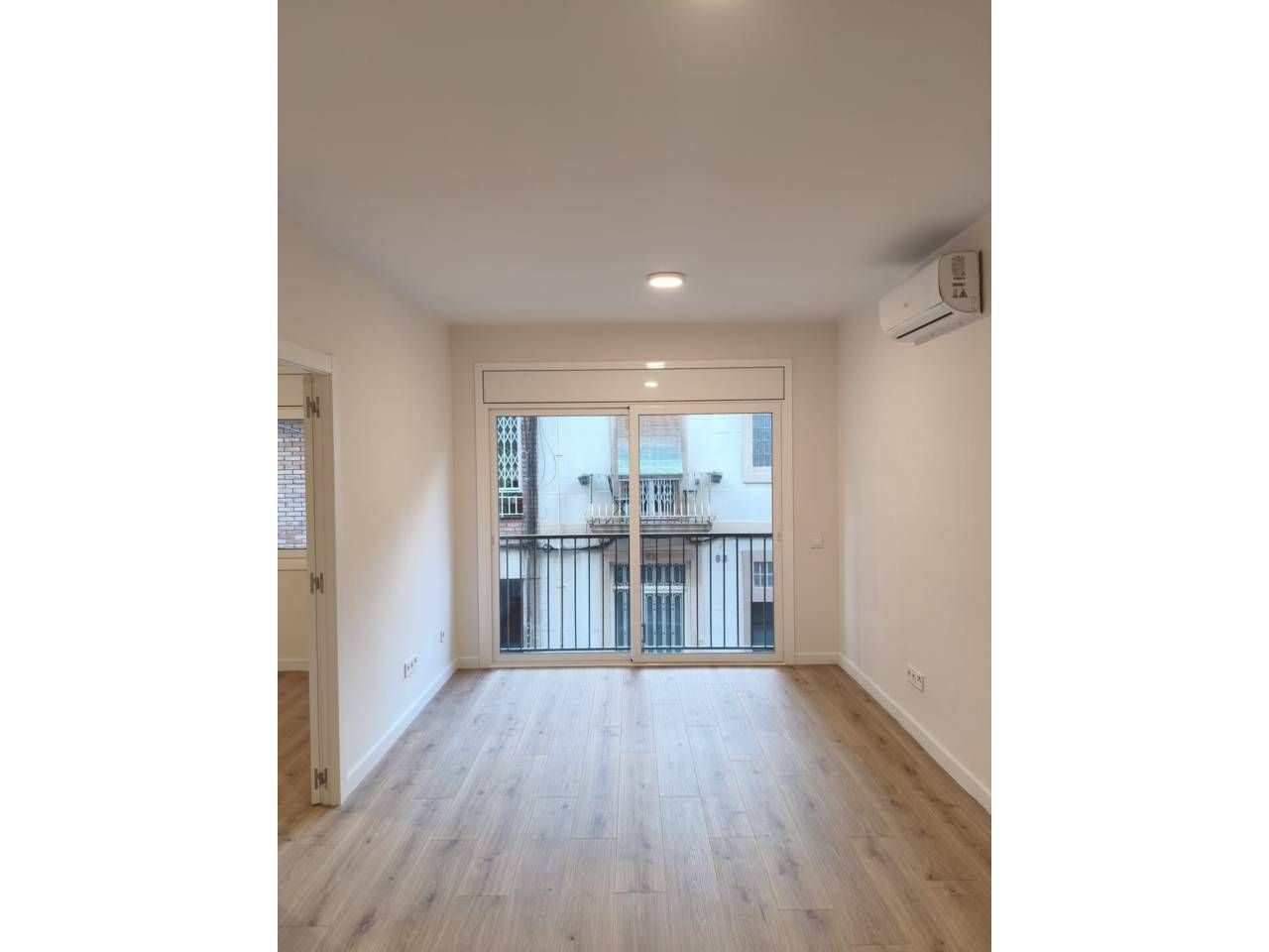 Vista exterior de Piso en venta en  Barcelona Capital con Aire acondicionado y Parquet