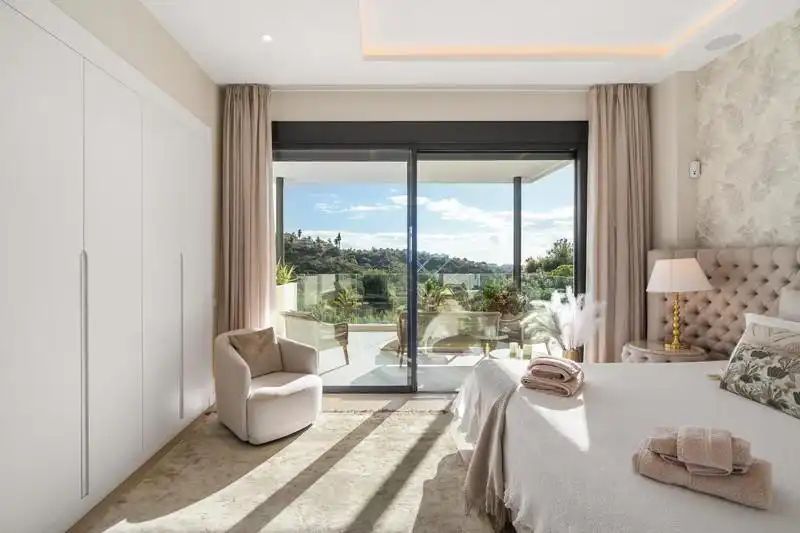 Dormitori de Casa adosada de lloguer en Marbella amb Aire condicionat, Calefacció i Jardí privat