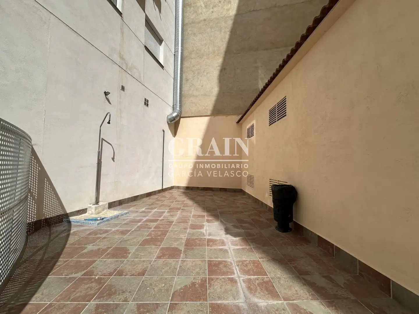 Vista exterior de Apartament en venda en Albacete amb Calefacció, Traster i Piscina