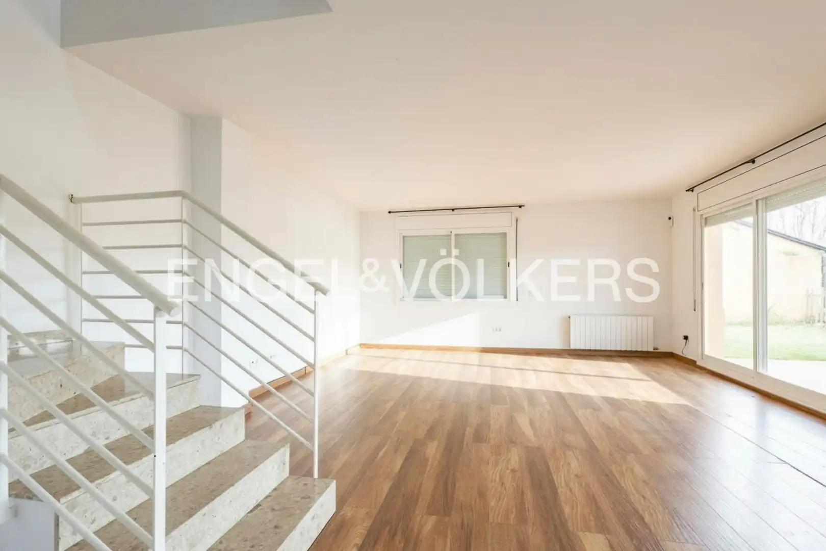Sala de estar de Casa o chalet en venta en Vallirana con Calefacción, Jardín privado y Parquet