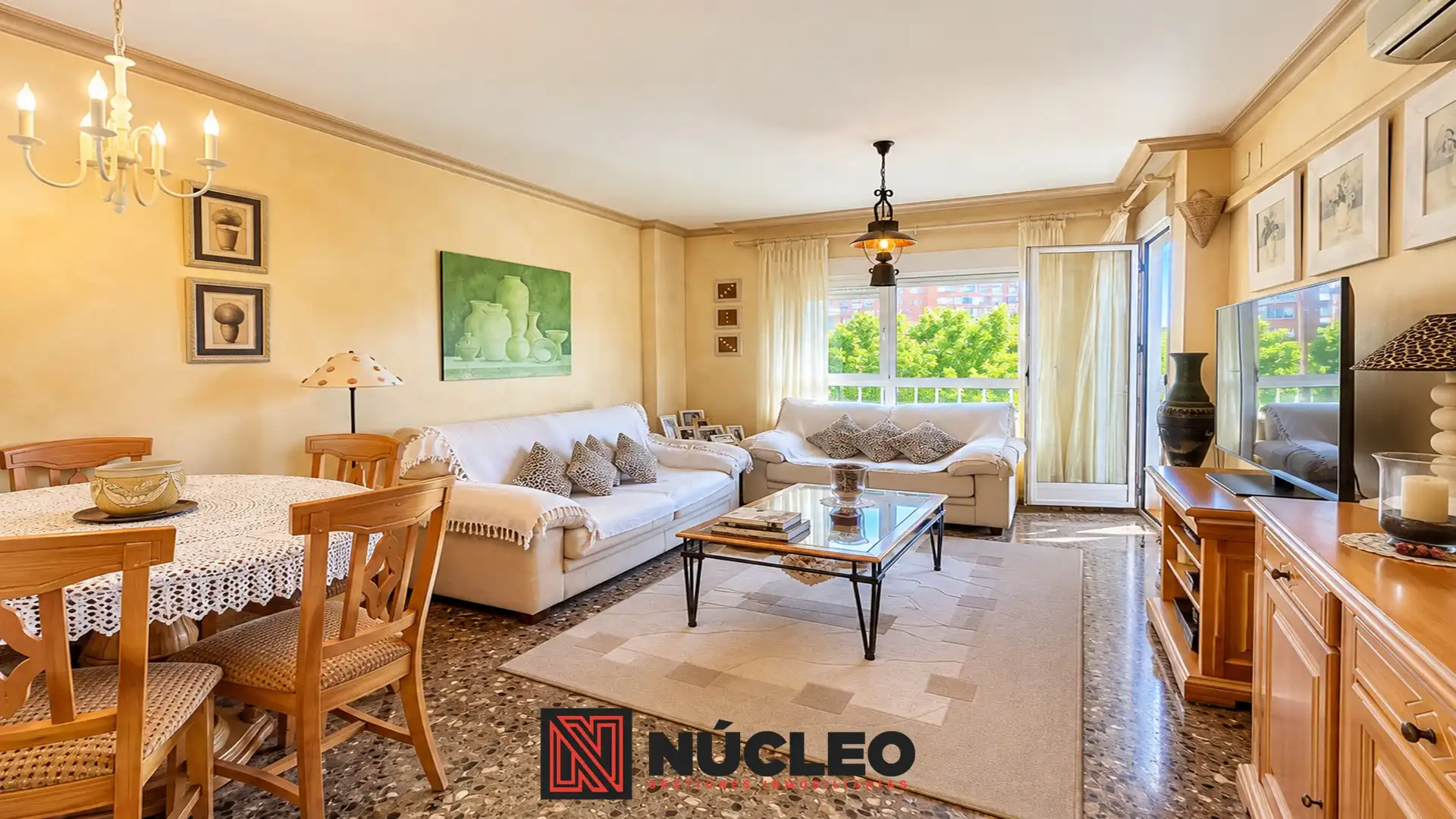Piso con terraza en venta en Carrer Astúries