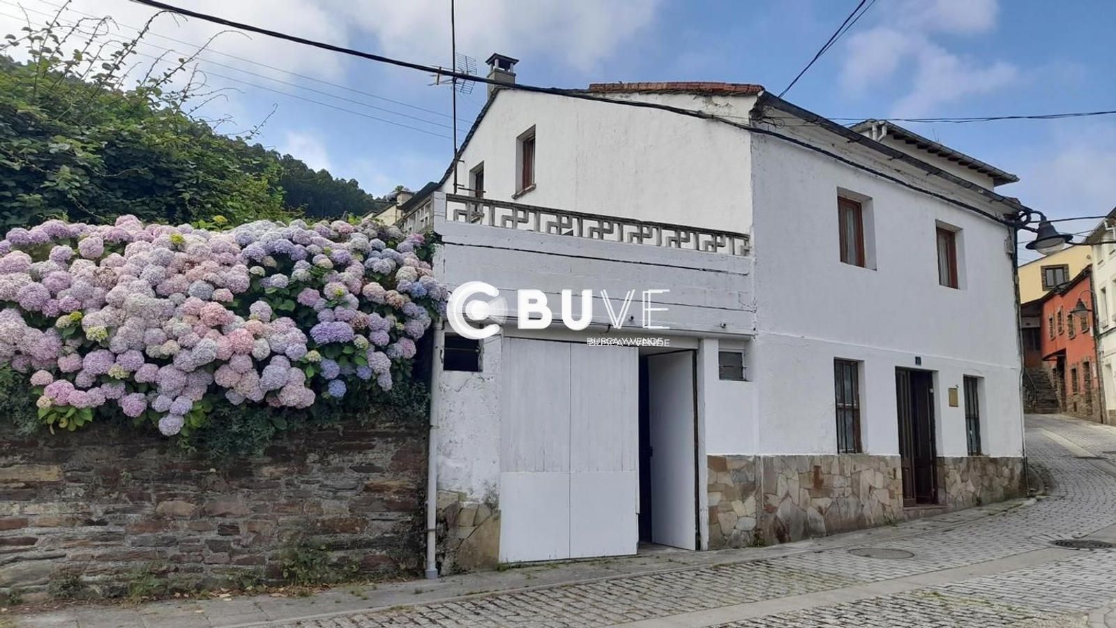 Vista exterior de Casa adosada en venda en Vegadeo amb Calefacció, Jardí privat i Terrassa