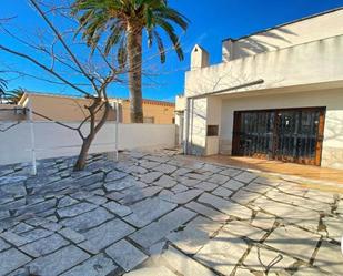 Vista exterior de Casa adosada en venda en Empuriabrava amb Terrassa