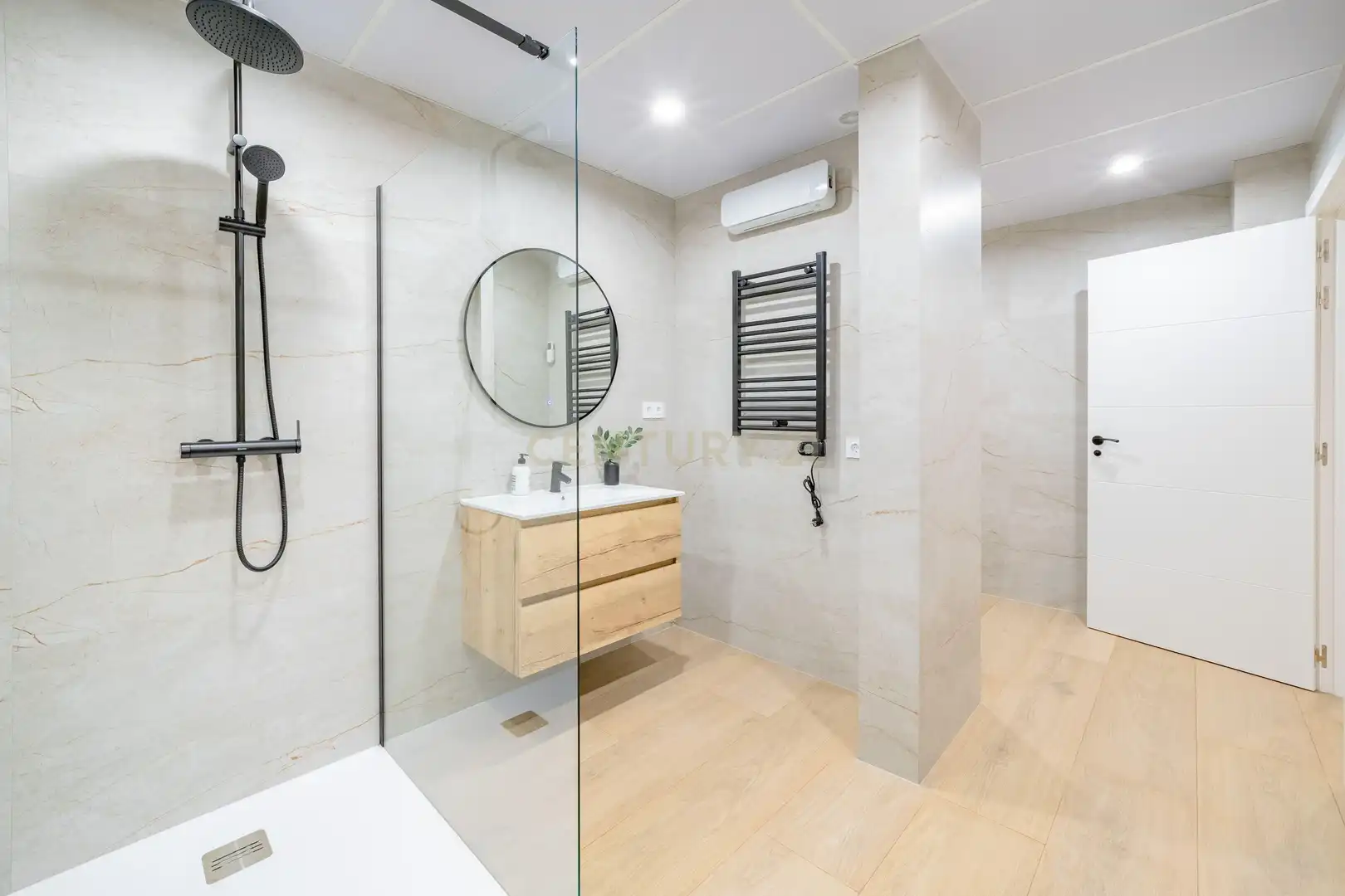 Bathroom of Apartments for sale in Valencia  with Air Conditioner, Oven and Washing machine
