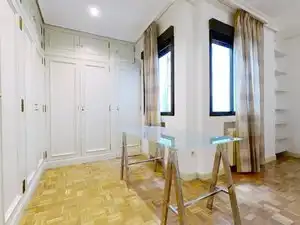 Schlafzimmer von Wohnung zur Miete in Madrid mit Klimaanlage, Heizung und Möbliert