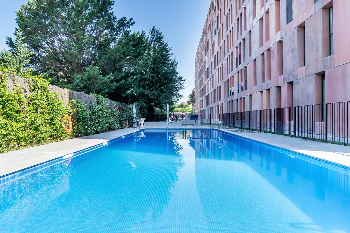 Swimming pool of Flat for sale in  Madrid Capital  with Heating, Storage room and Oven