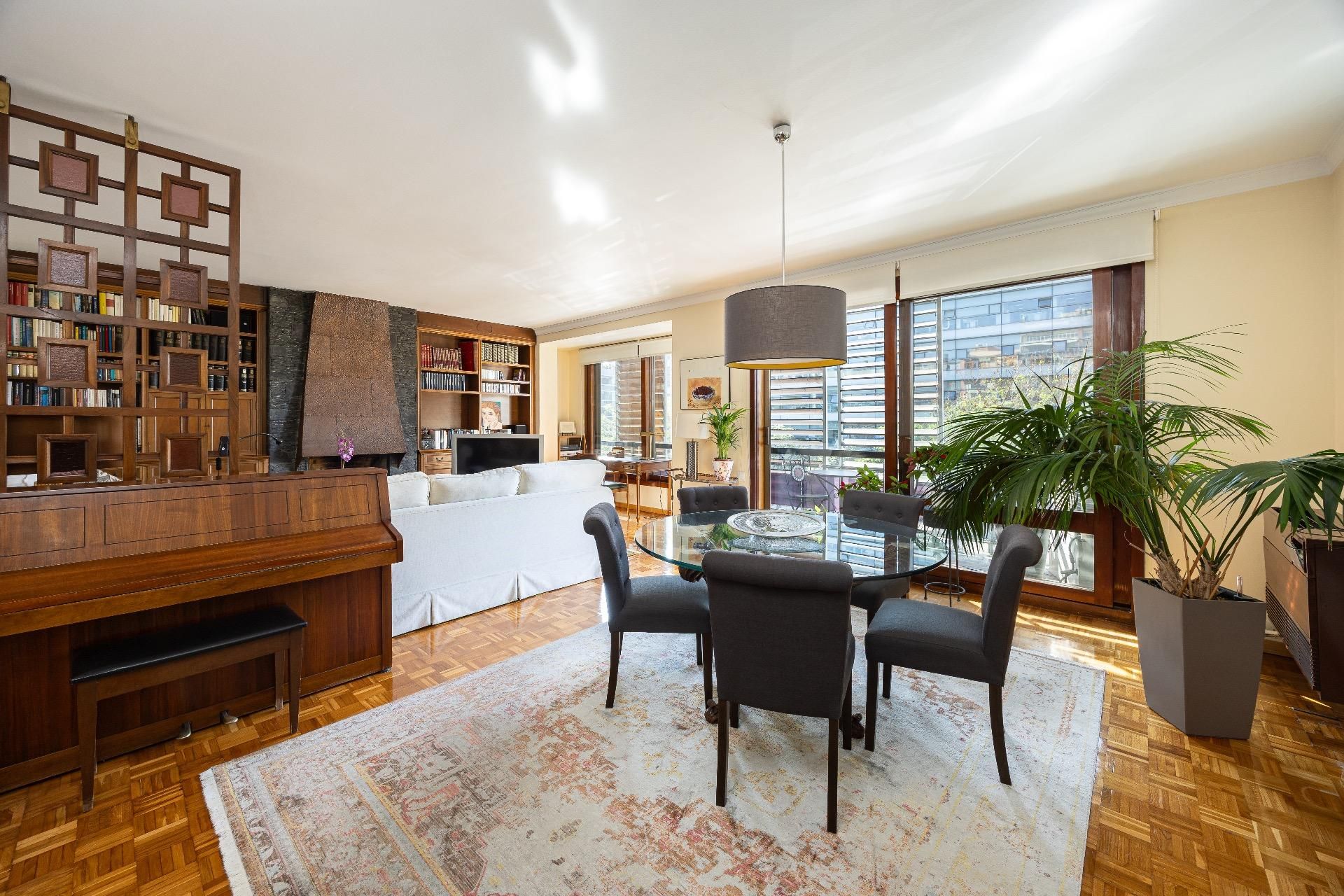 Menjador de Apartament en venda en Badalona amb Aire condicionat, Calefacció i Terrassa