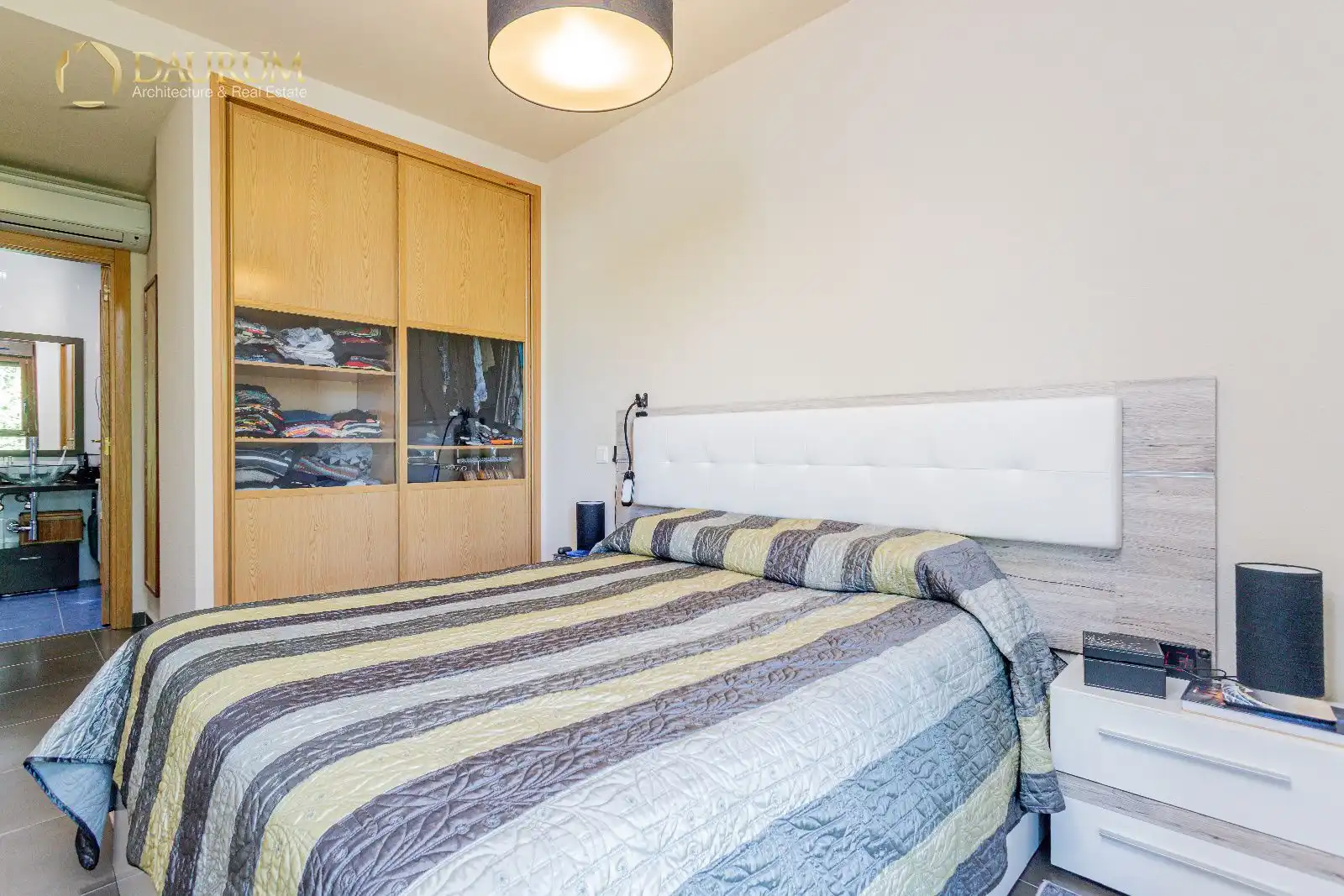 Habitación de Casa adosada en venta en Meco con Aire acondicionado, Calefacción y Jardín privado