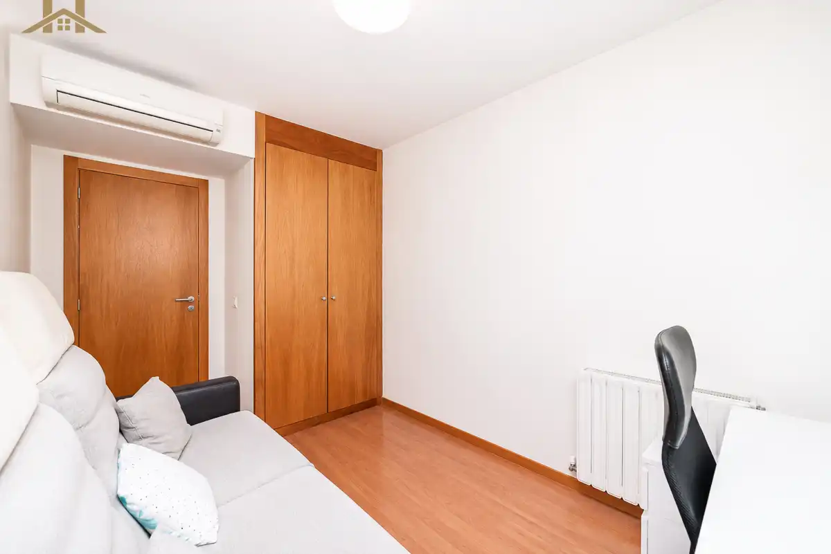 Habitación de Planta baja en venta en Arroyomolinos (Madrid) con Aire acondicionado, Calefacción y Jardín privado