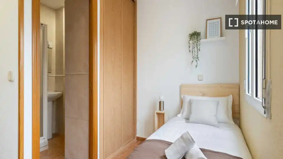 Habitación de Piso de alquiler en Madrid con Aire acondicionado, Calefacción y Amueblado