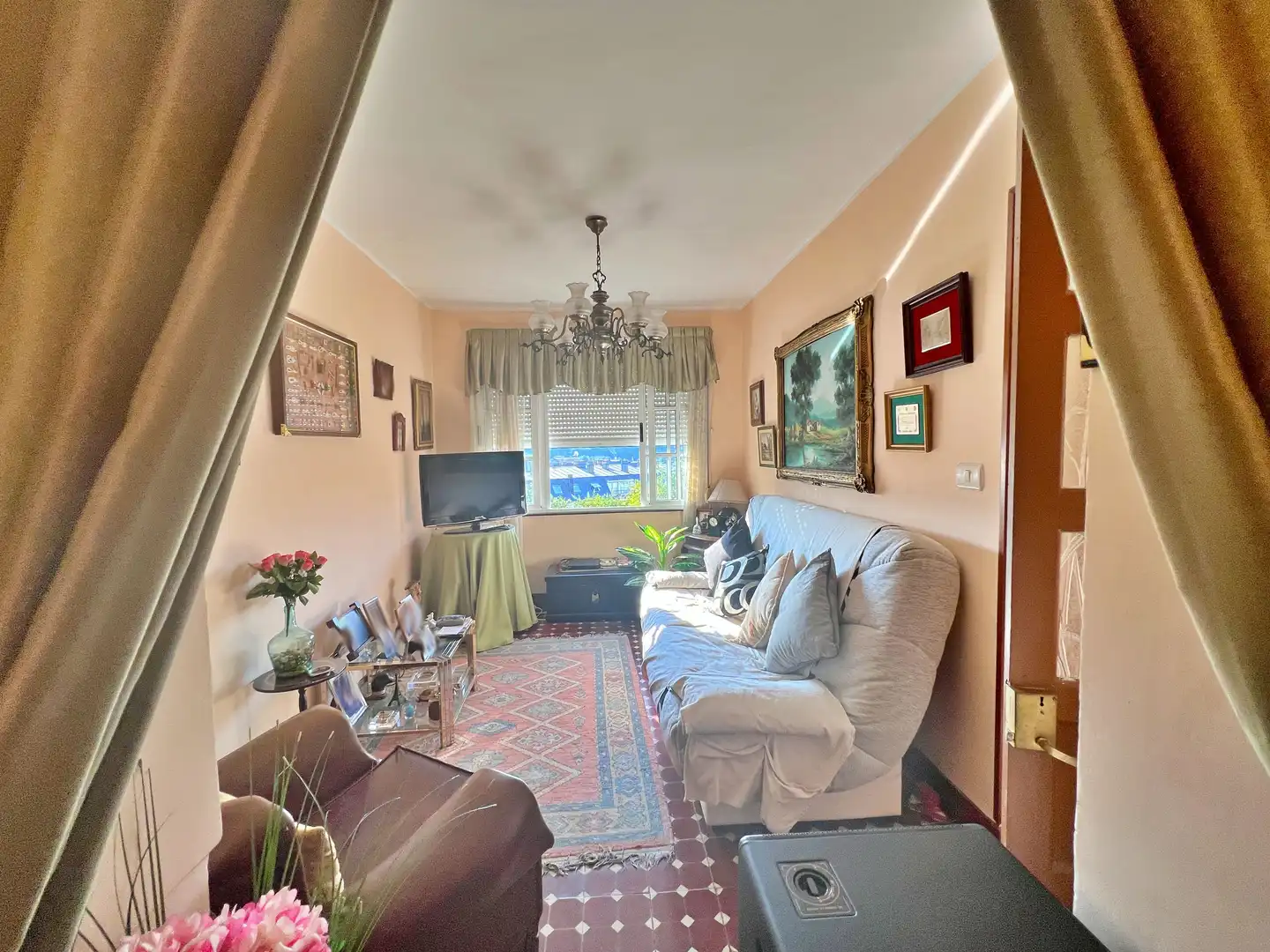 Sala d'estar de Casa o xalet en venda en Lugo amb Calefacció, Jardí privat i Rentadora