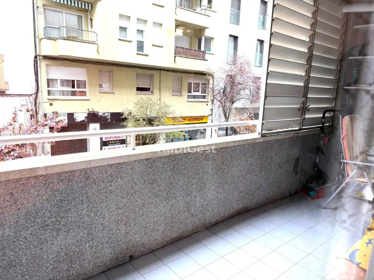 Vista exterior de Pis de lloguer en Girona amb Calefacció, Moblat i Balcó