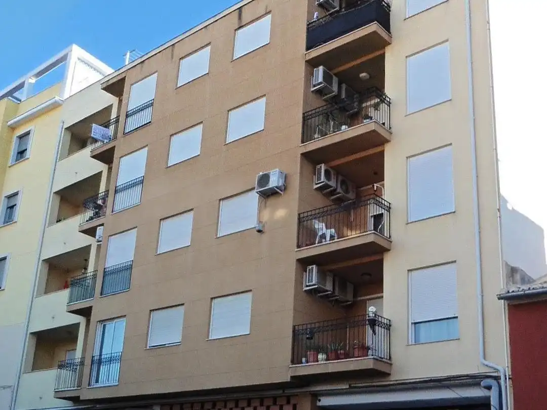 Apartamento en venta en Avenida YECLA 18