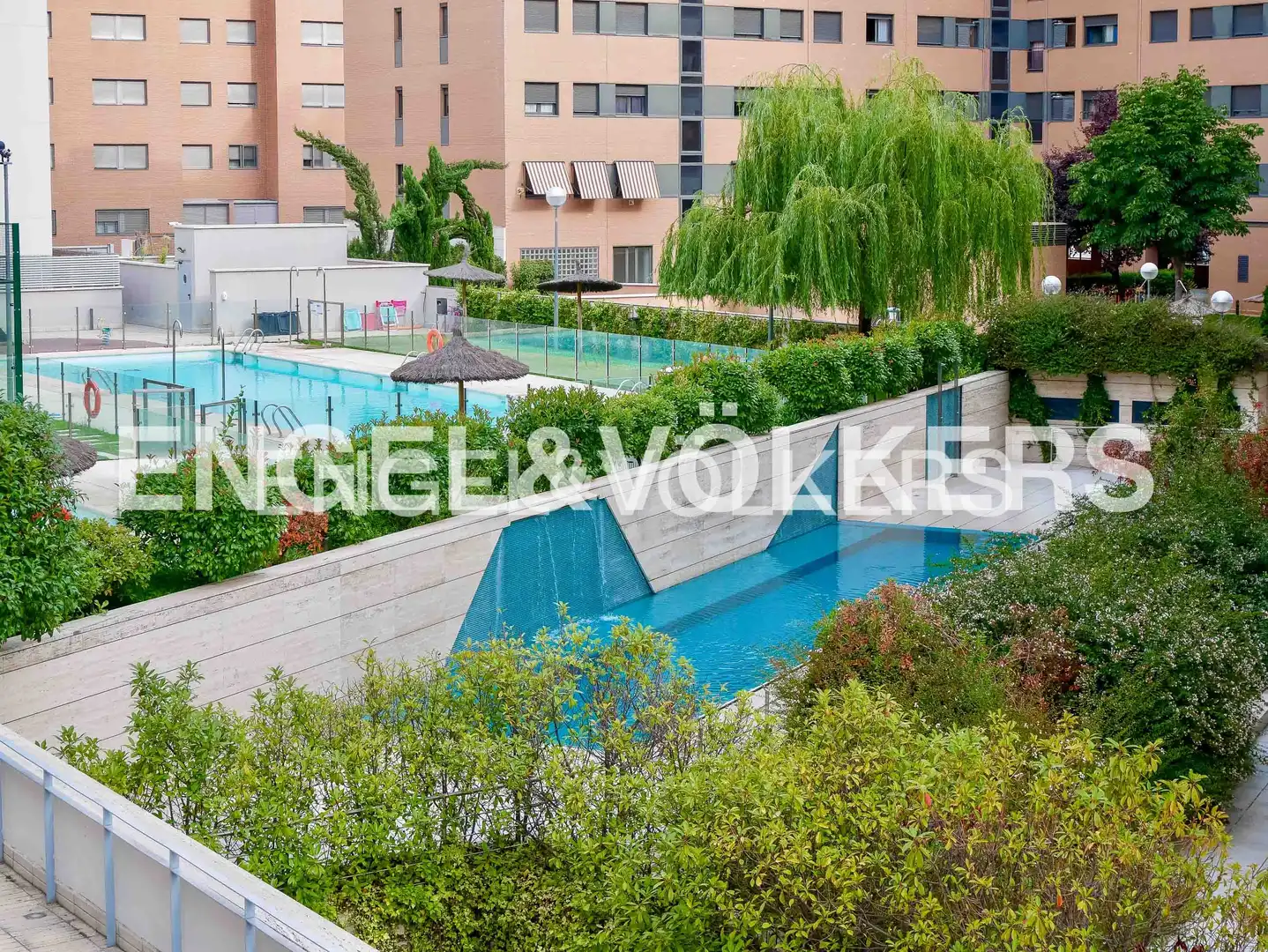 Piscina de Pis de lloguer en Madrid amb Aire condicionat, Calefacció i Terrassa