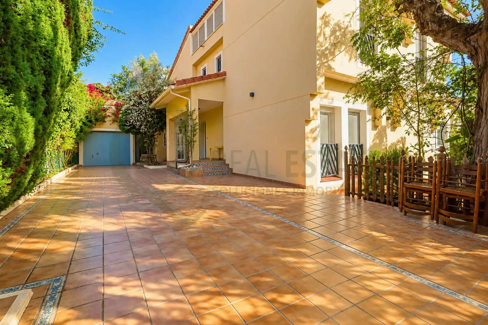 Außenansicht von Haus oder Chalet zum Verkauf in Alicante / Alacant mit Klimaanlage, Heizung und Privatgarten