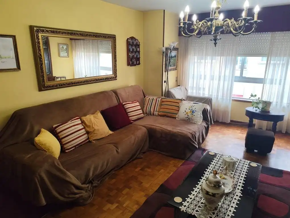 Sala d'estar de Pis en venda en Carballo amb Calefacció, Parquet i Traster