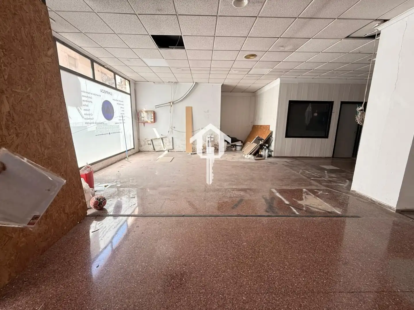 Local comercial en venta en Calle FCO CARRATALA CERNUDA, imagen 4