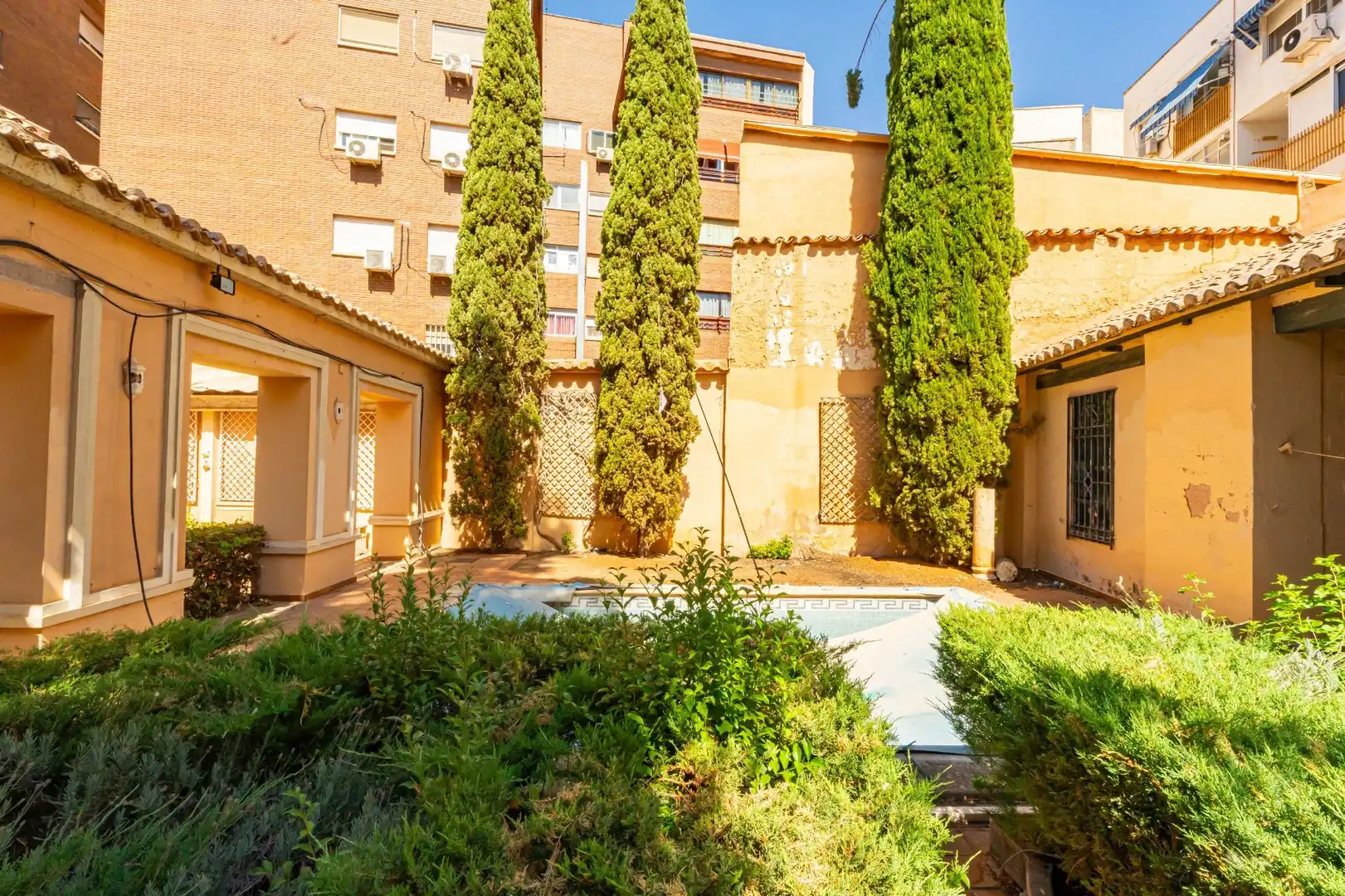 Vista exterior de Casa o xalet en venda en Valdepeñas amb Calefacció i Piscina comunitària