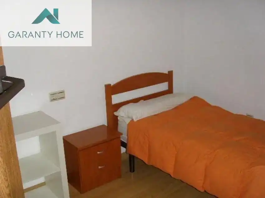 Habitación de Piso de alquiler en Málaga con Aire acondicionado, Calefacción y Jardín privado