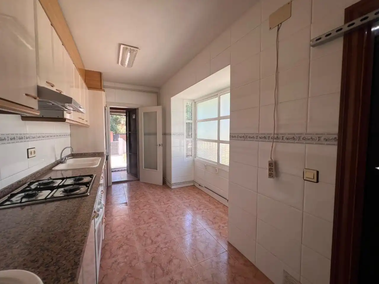 Cuina de Casa o xalet en venda en Cunit amb Jardí privat i Terrassa