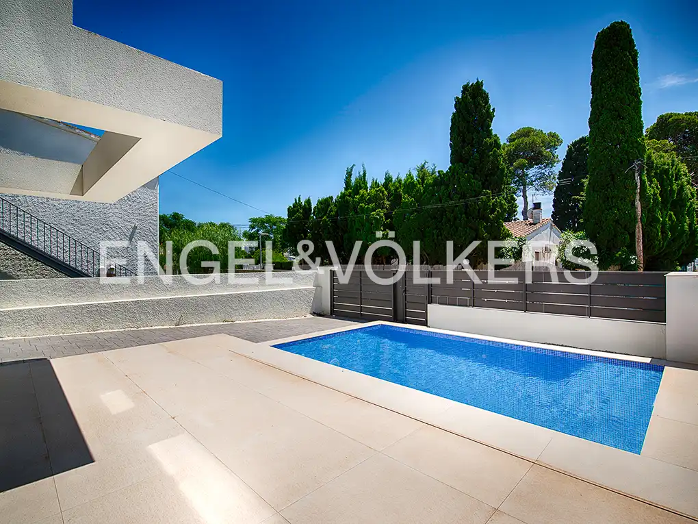 Casa pareada con terraza en venta en Carrer Requesens, imagen 3