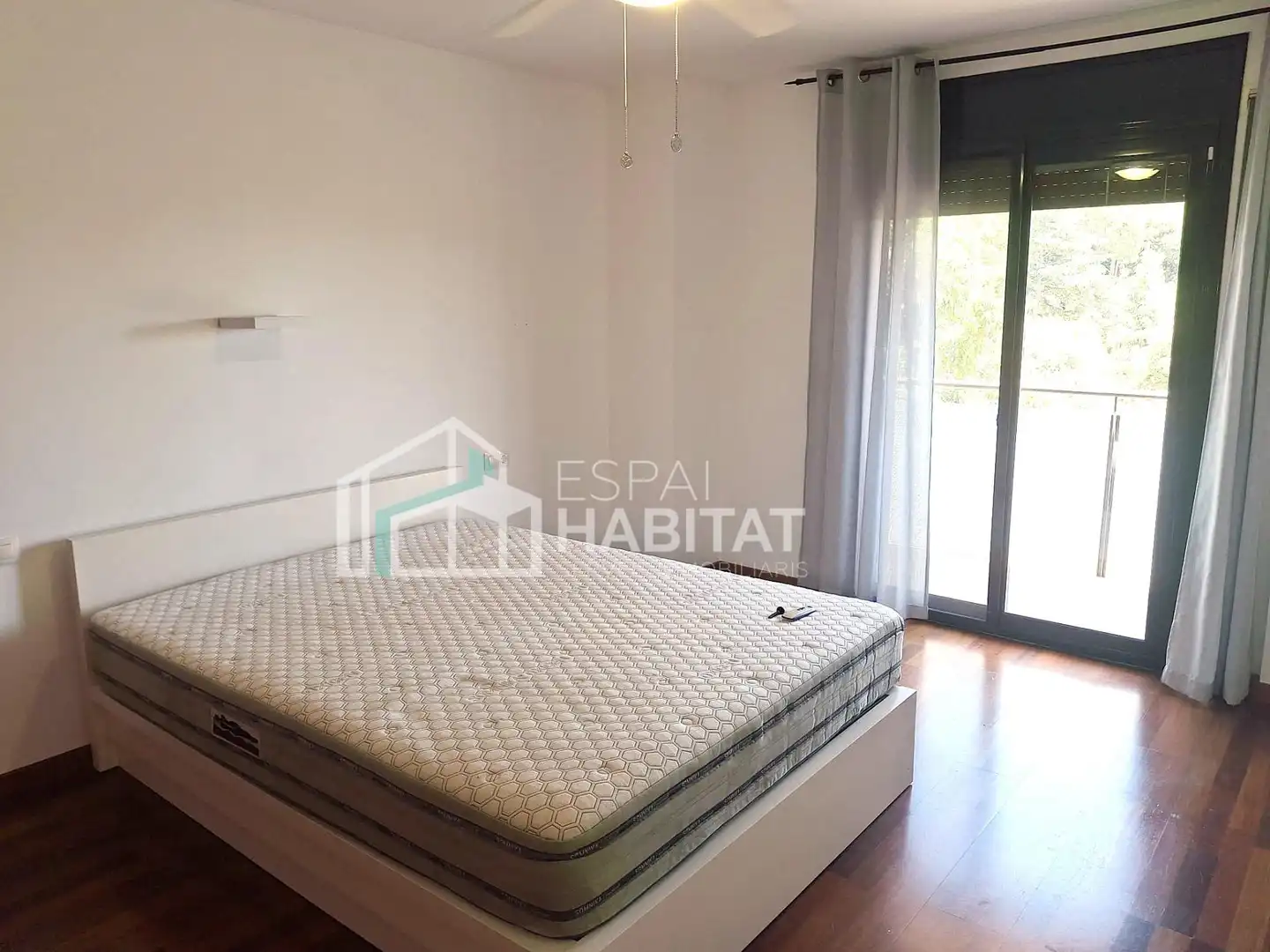 Dormitori de Casa adosada de lloguer en Cabrils amb Calefacció, Jardí privat i Parquet