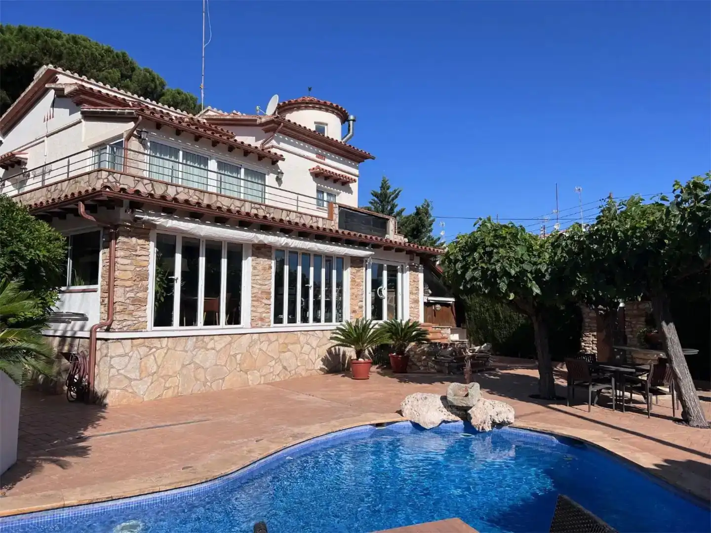 Vista exterior de Piso en venta en L'Escala con Aire acondicionado, Jardín privado y Trastero
