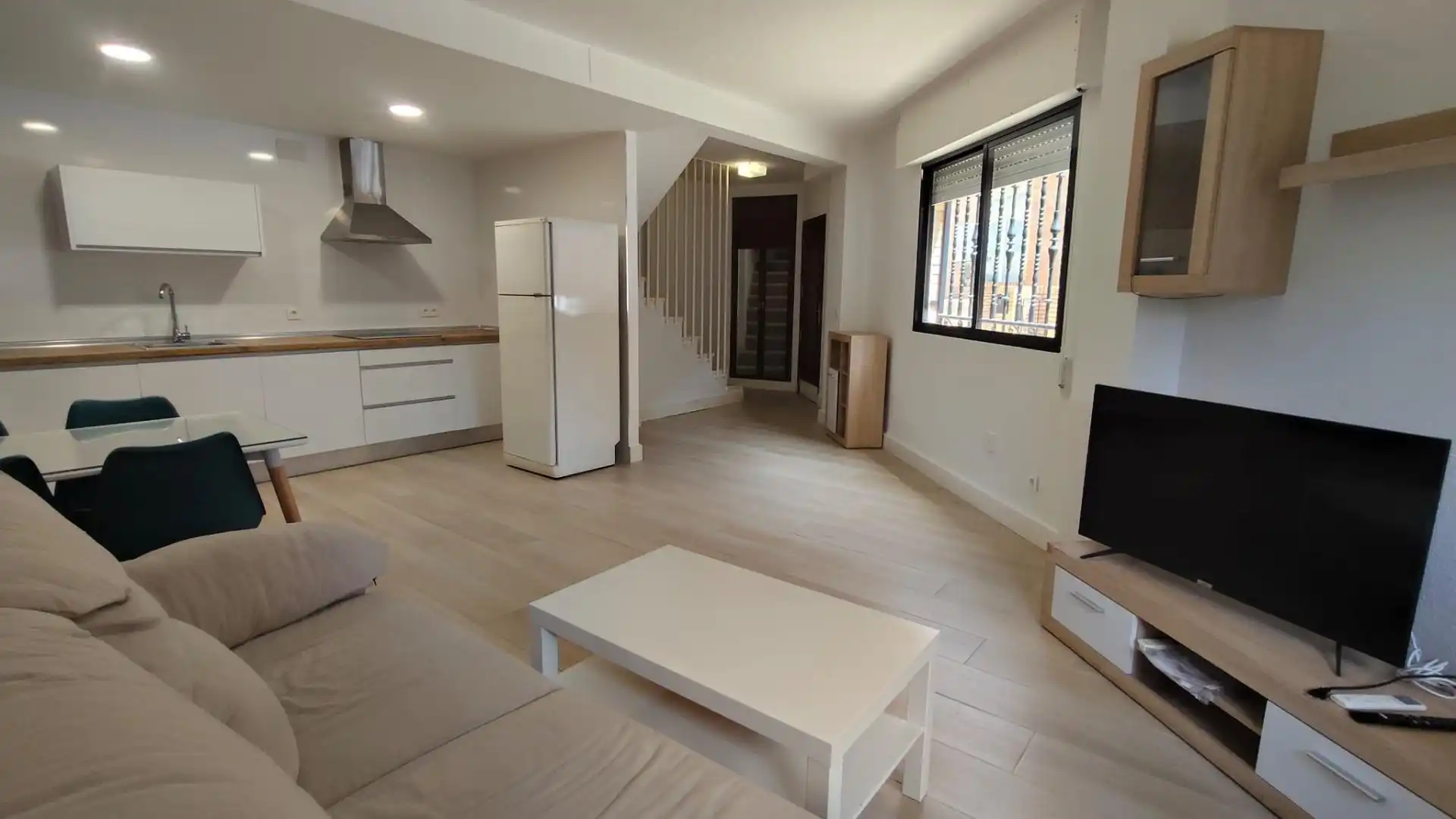 Living room of Flat for rent in Plasencia  with Heating, Terrace and Furnished