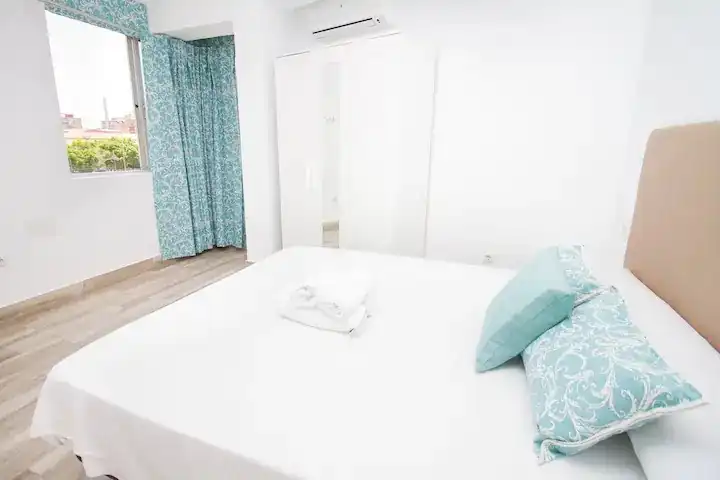 Habitación de Piso de alquiler en Málaga con Aire acondicionado y Amueblado