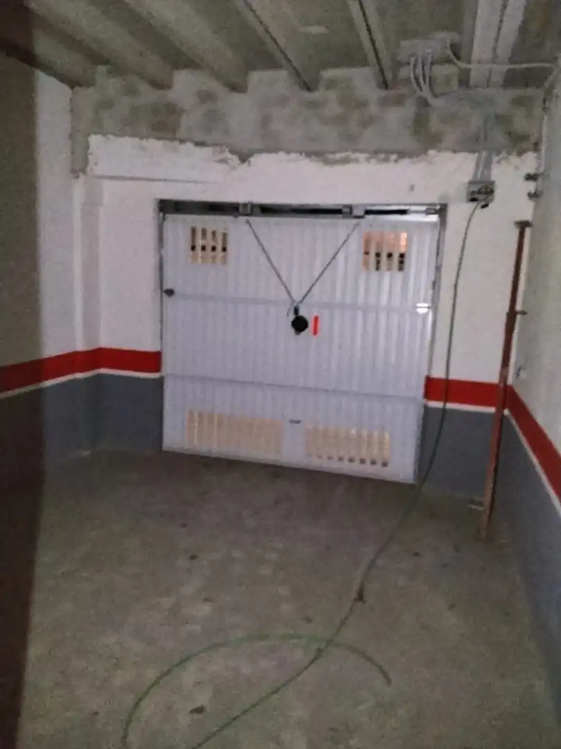 Parking de Casa adosada en venta en Burgos con Parquet y Trastero