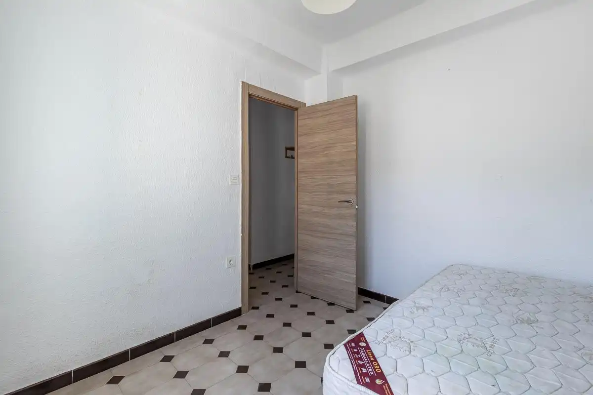 Dormitori de Pis en venda en Granada amb Balcó