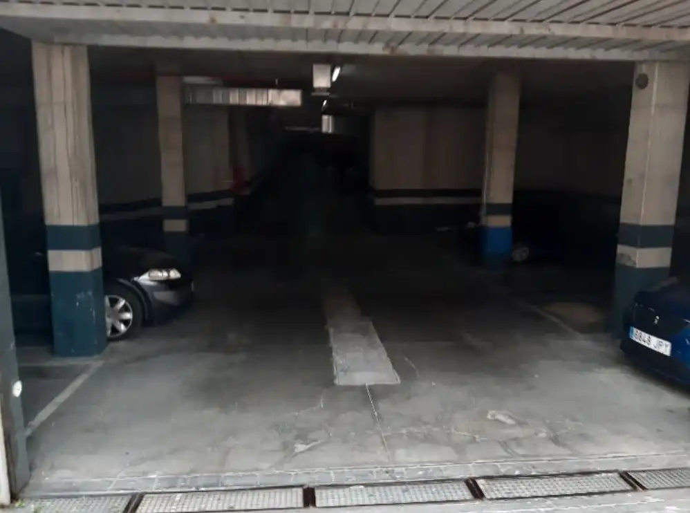 Individual amb ascensor en venda a Calle María Moliner 3, imagen 4