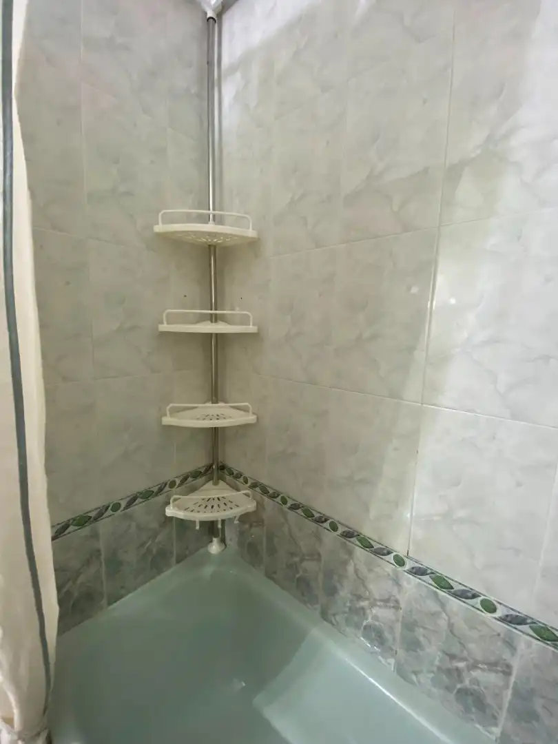 Baño de Piso de alquiler en Plasencia con Amueblado y Balcón