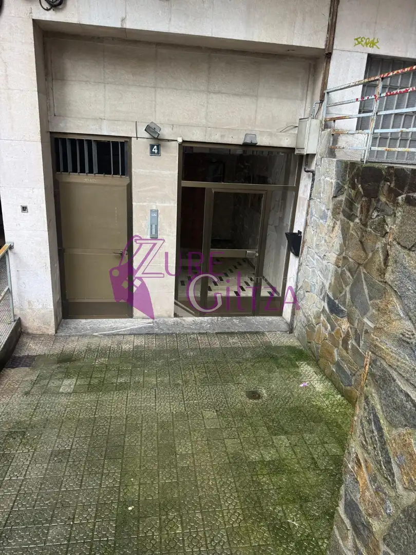 Außenansicht von Wohnung zum Verkauf in Durango mit Heizung, Abstellraum und Möbliert